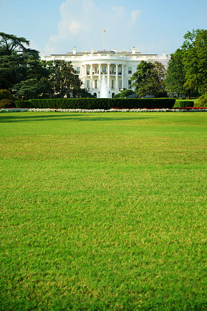 istock White House Lawn Washington DC Vertical 174916499