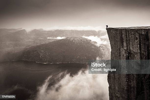 Preikestolen Foto de stock y más banco de imágenes de Preikestolen - Preikestolen, Noruega, Aire libre