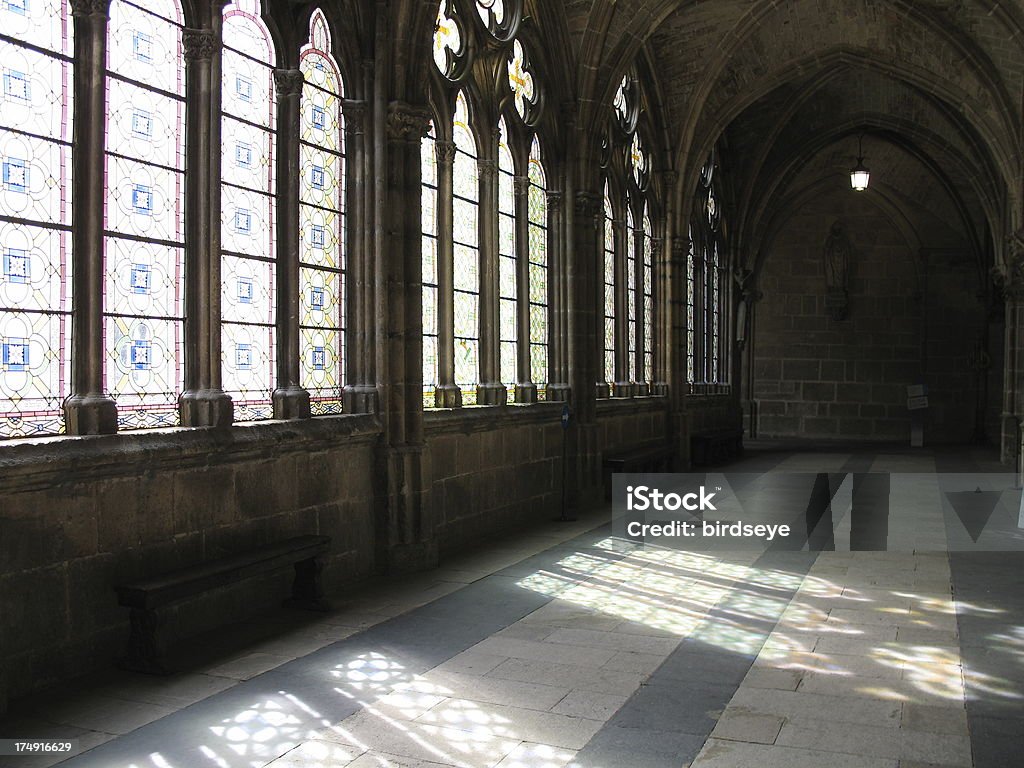 Catedral habitación Cloister - Foto de stock de Encender libre de derechos