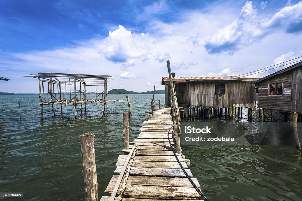 Case sull'acqua in Malesia, isola del Borneo - Foto stock royalty-free di Bassifondi