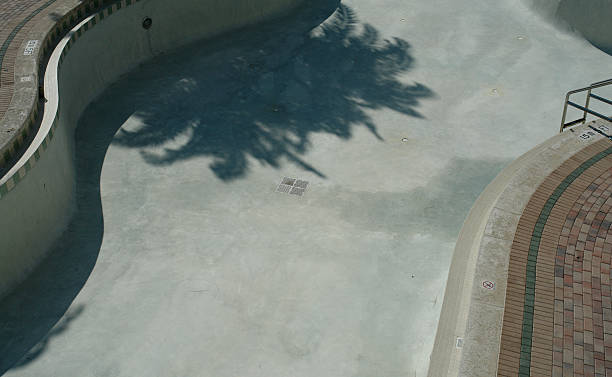 Empty Swimming Pool A drained pool in Florida. waterless stock pictures, royalty-free photos & images