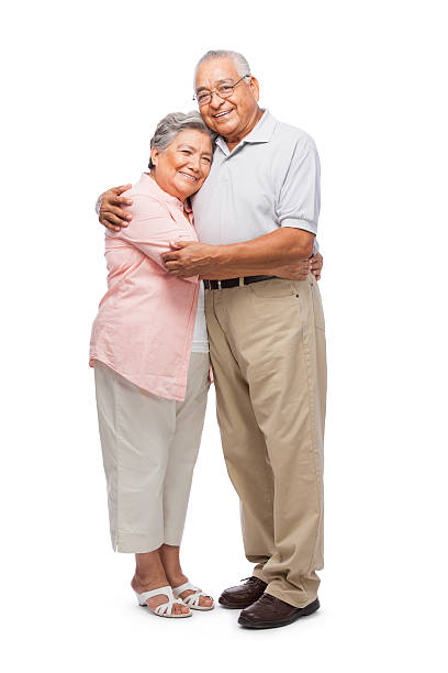 starszy, obejmując jej mąż żona - latin american and hispanic ethnicity senior adult mature adult couple zdjęcia i obrazy z banku zdjęć