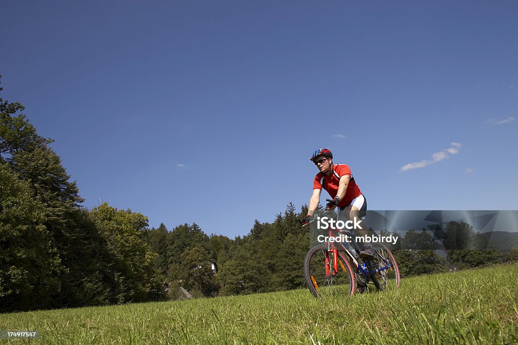 Mountainbiker de mountain bike - Foto de stock de Adulto royalty-free