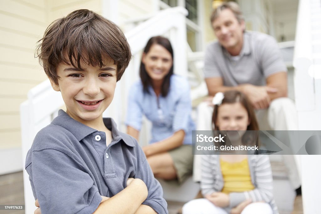 Er hat immer noch seine Familie Liebe und Unterstützung - Lizenzfrei Arme verschränkt Stock-Foto