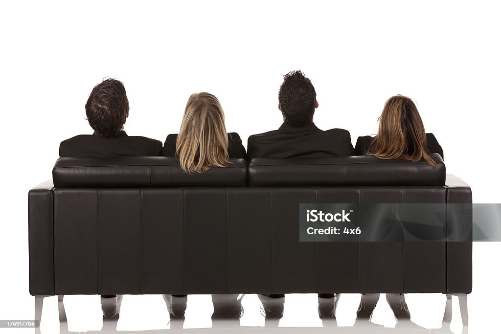 Vue arrière des voyageurs d'affaires, assis sur un canapé - Photo de Vue de dos libre de droits