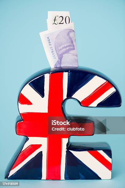 英国ポンド記号ピギー銀行 - 20ポンド紙幣のストックフォトや画像を多数ご用意 - 20ポンド紙幣, アイデア, アウトフォーカス