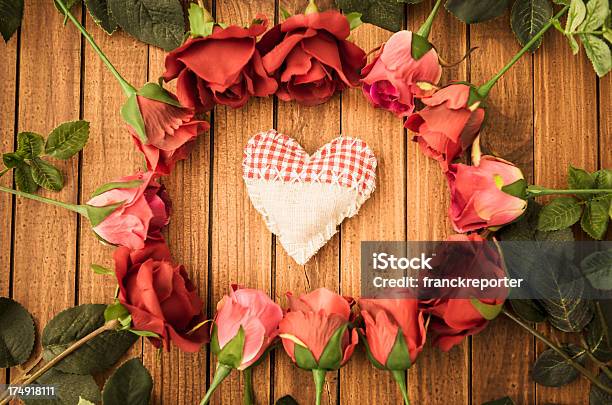 Concetto Di Amore Per San Valentino - Fotografie stock e altre immagini di Affettuoso - Affettuoso, Amore, Bianco