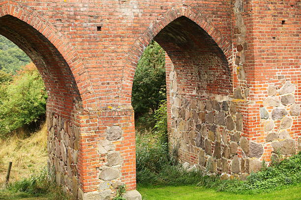 hammershus et forteresse ruines du château - hammershus bornholm island denmark island photos et images de collection