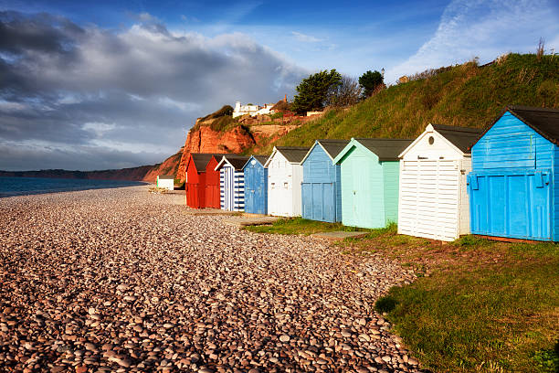 쥬라기 코스트 플라주 헛 버들레이, 데번 - beach hut jurassic coast world heritage site english culture beach 뉴스 사진 이미지