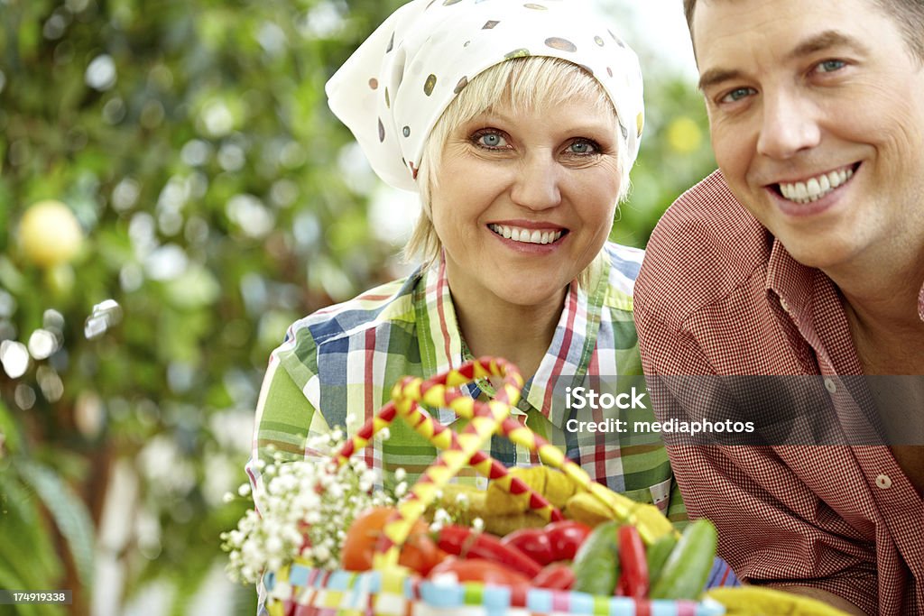 Casal de jardineiros - Foto de stock de Jardinagem royalty-free