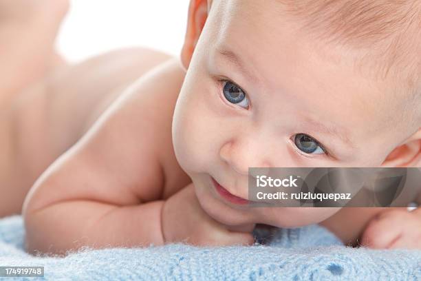 Портрет Милый Ребенок — стоковые фотографии и другие картинки 0-11 месяцев - 0-11 месяцев, 2-3 месяца, Белый