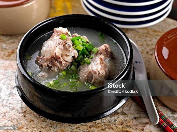 Zuppa Di Coda Di Bue - Fotografie stock e altre immagini di Trifoglio - Fiore - Trifoglio - Fiore, Zuppa, Aglio - Alliacee