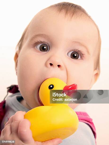 Ducky - Fotografie stock e altre immagini di Bambine femmine - Bambine femmine, Bambino, Bebé