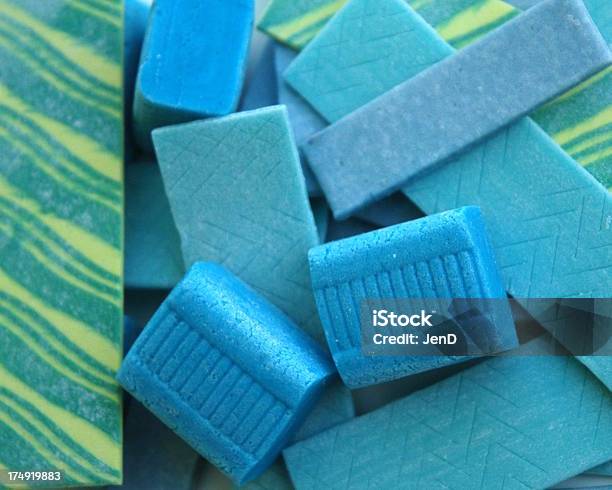 Blue Żucia - zdjęcia stockowe i więcej obrazów Cukierek - Cukierek, Dmuchać, Fotografika