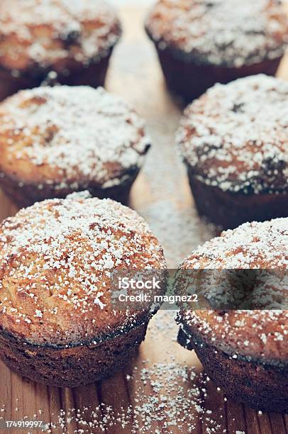 Bollos Avena Con Pedacitos De Chocolate Foto de stock y más banco de imágenes de Al horno - Al horno, Alimento, Azúcar en polvo