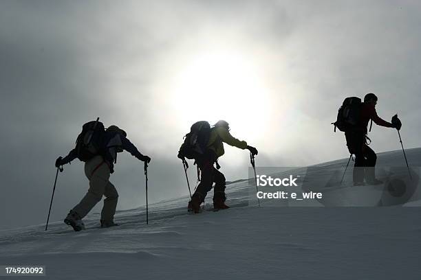 Skifahren Bergsteigen Stockfoto und mehr Bilder von Aktivitäten und Sport - Aktivitäten und Sport, Bergsteigen, Bewegung