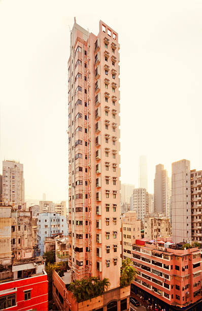 edificio en hongkong caras - too small architecture in a row apartment fotografías e imágenes de stock