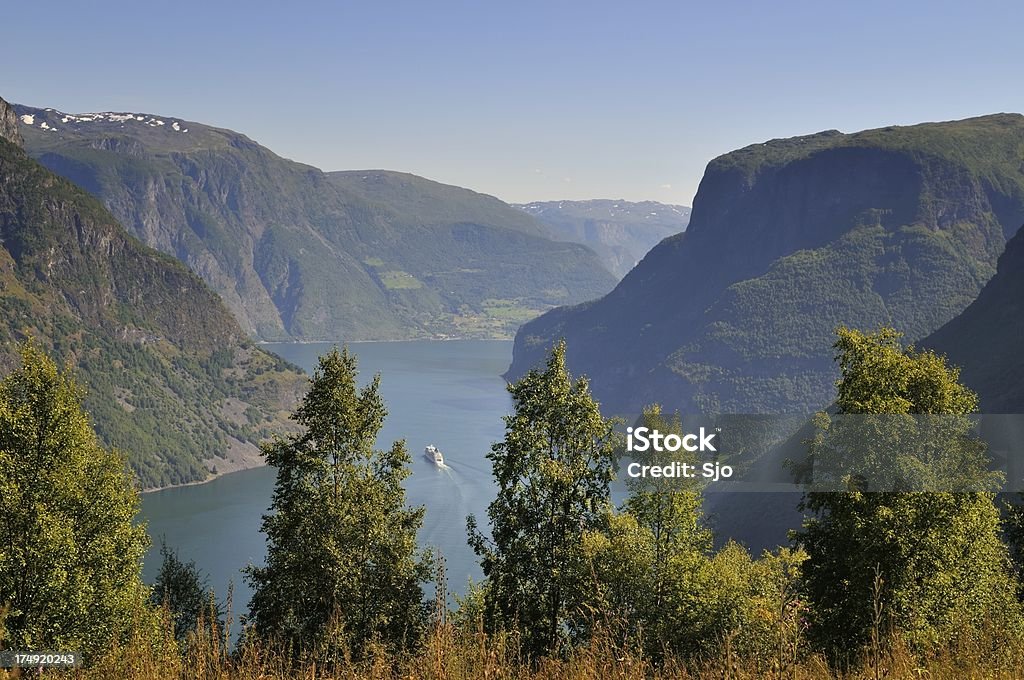 Aurlandsfjord видом - Стоковые фото Naeroyfjord роялти-фри