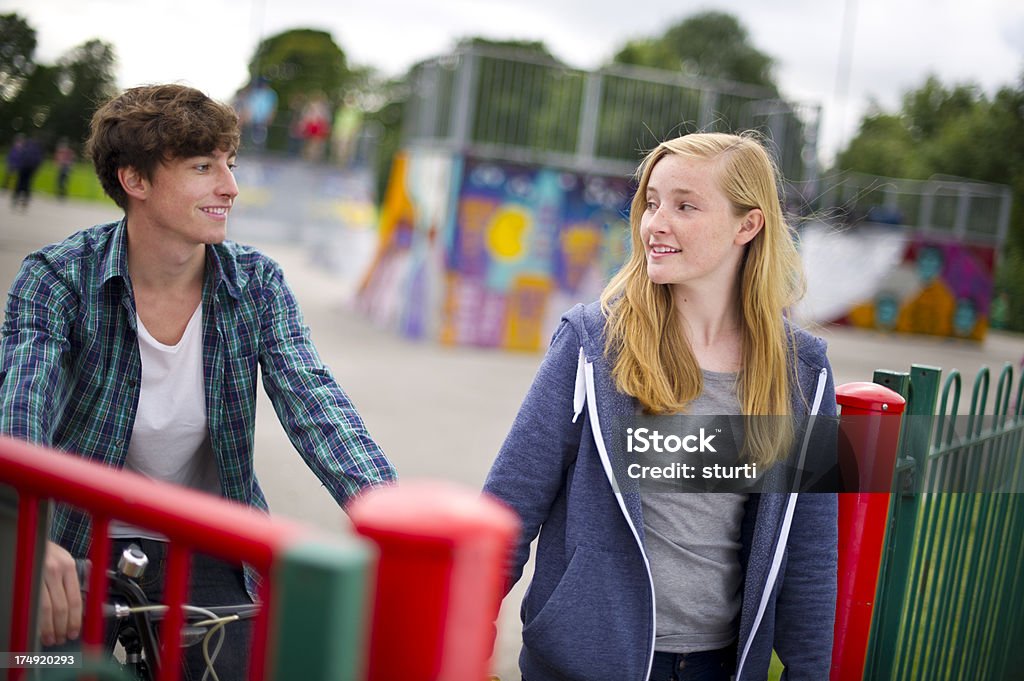 teen Paar im skatepark - Lizenzfrei 16-17 Jahre Stock-Foto