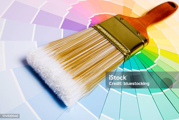 Colorati Campioni Di Vernice Di Colore - Fotografie stock e altre immagini di Ambientazione interna - Ambientazione interna, Arredamento, Arte