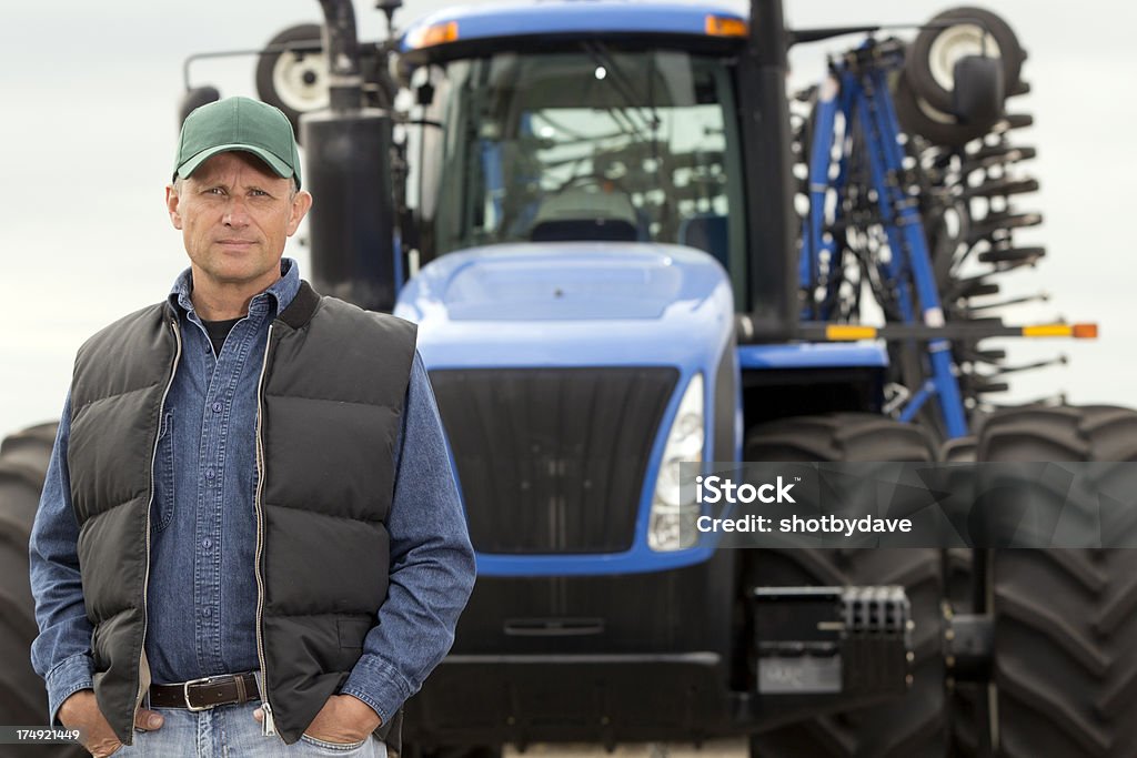 Farmer and Tractor - Zbiór zdjęć royalty-free (Białe kołnierzyki)