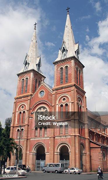 Cattedrale Di Notre Dame Di Ho Chi Minh City - Fotografie stock e altre immagini di Amore - Amore, Capitali internazionali, Cattedrale