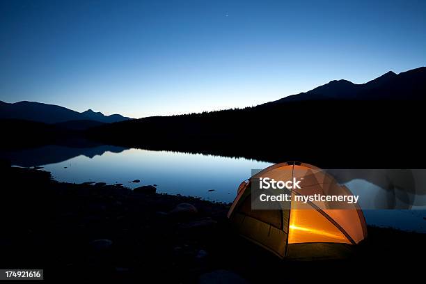 Photo libre de droit de Parc National De Jasper banque d'images et plus d'images libres de droit de Camping - Camping, Nuit, Alberta