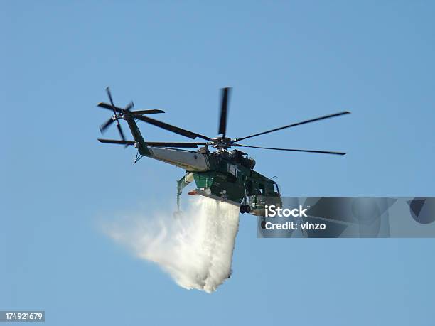 Sikorsky Stockfoto und mehr Bilder von Hubschrauber - Hubschrauber, Wasser, Fallen