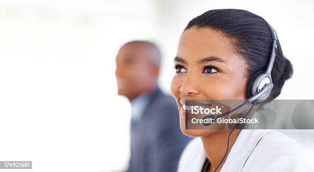 Escuchando Con Atención A Las Necesidades Del Cliente Foto de stock y más banco de imágenes de Centro de llamadas