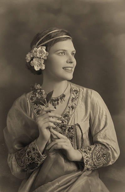 vieille carte postale art nouveau - women white caucasian image created 19th century photos et images de collection