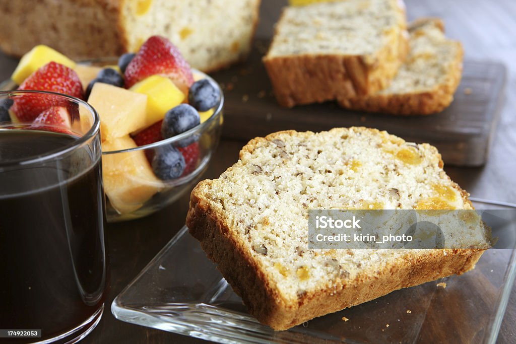 Abricot pain et salade de fruits - Photo de Mangue libre de droits