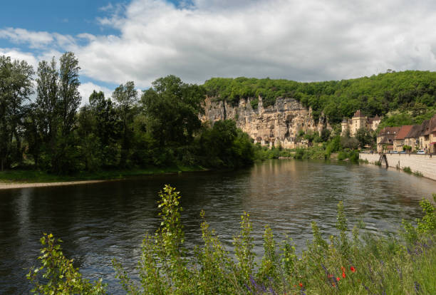 istock La Roque-Gageac Commune on Dordogne River 1749220569