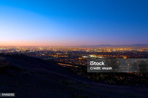 Wunderschöner Sonnenuntergang In Irvine Stockfoto und mehr Bilder von Stadtsilhouette - Stadtsilhouette, Irvine - Verwaltungsbezirk Orange County, Verwaltungsbezirk Orange County - Südkalifornien