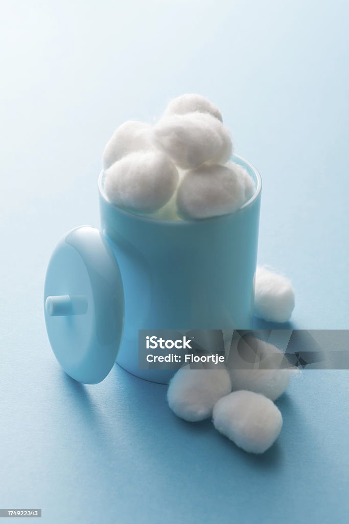 Bath imagens: Bolas de algodão - Royalty-free Banheira Foto de stock