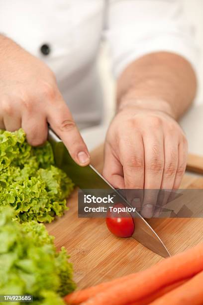 Preparação Do Tomate Cereja - Fotografias de stock e mais imagens de Adulto - Adulto, Chefe de Cozinha, Comida