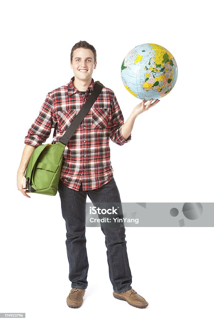 2 feliz estudante com bolsa permanente mundo globo sobre fundo branco - Royalty-free Aluno da Universidade Foto de stock