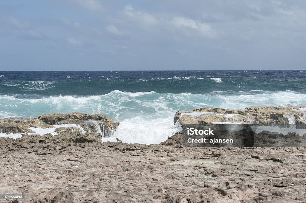 Бурном море на побережье Бонайре - Стоковые фото Антильские острова роялти-фри