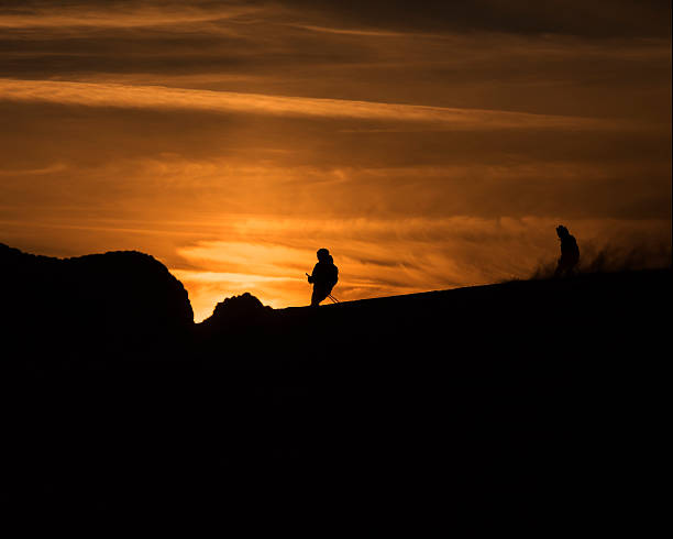 tramonto in montagna - mt snow horizon over land winter european alps foto e immagini stock