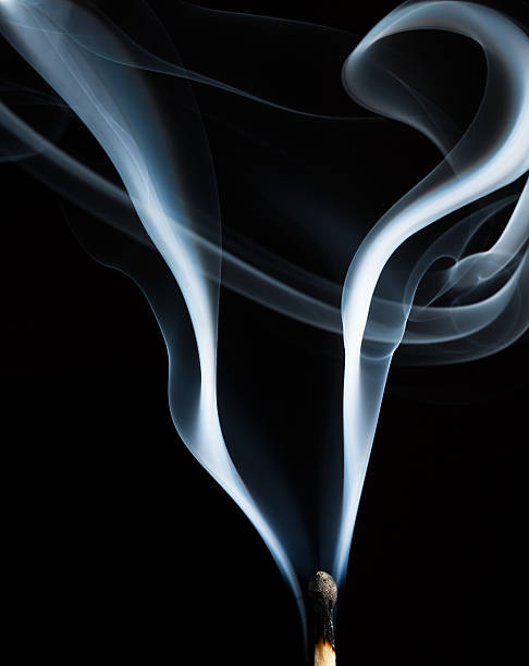 humo e incendio - smoke matchstick swirl fog fotografías e imágenes de stock