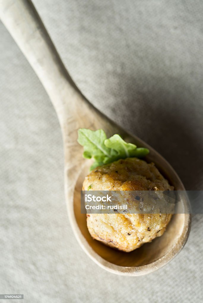 Фрикаделька закуска - Стоковые фото Базилик роялти-фри