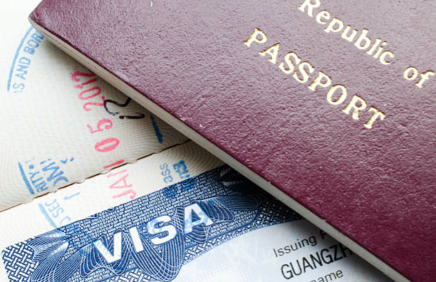 usa visa и китайский passport - certificated стоковые фото и изображения