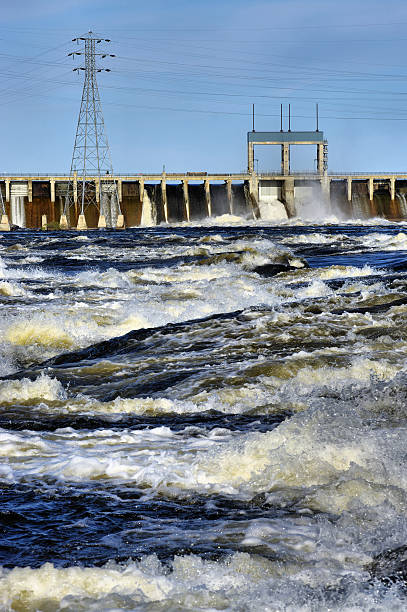 przelew - dam hydroelectric power station manitoba canada zdjęcia i obrazy z banku zdjęć
