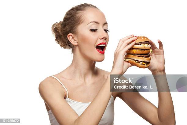 시장하십니까 가진 여자 함부르거 흰색 바탕에 그림자와 햄버거 류에 대한 스톡 사진 및 기타 이미지 - 햄버거 류, 여자, 흰색 배경