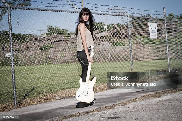 Fêmea Rocker - Fotografias de stock e mais imagens de Adulto - Adulto, Artista, Beleza