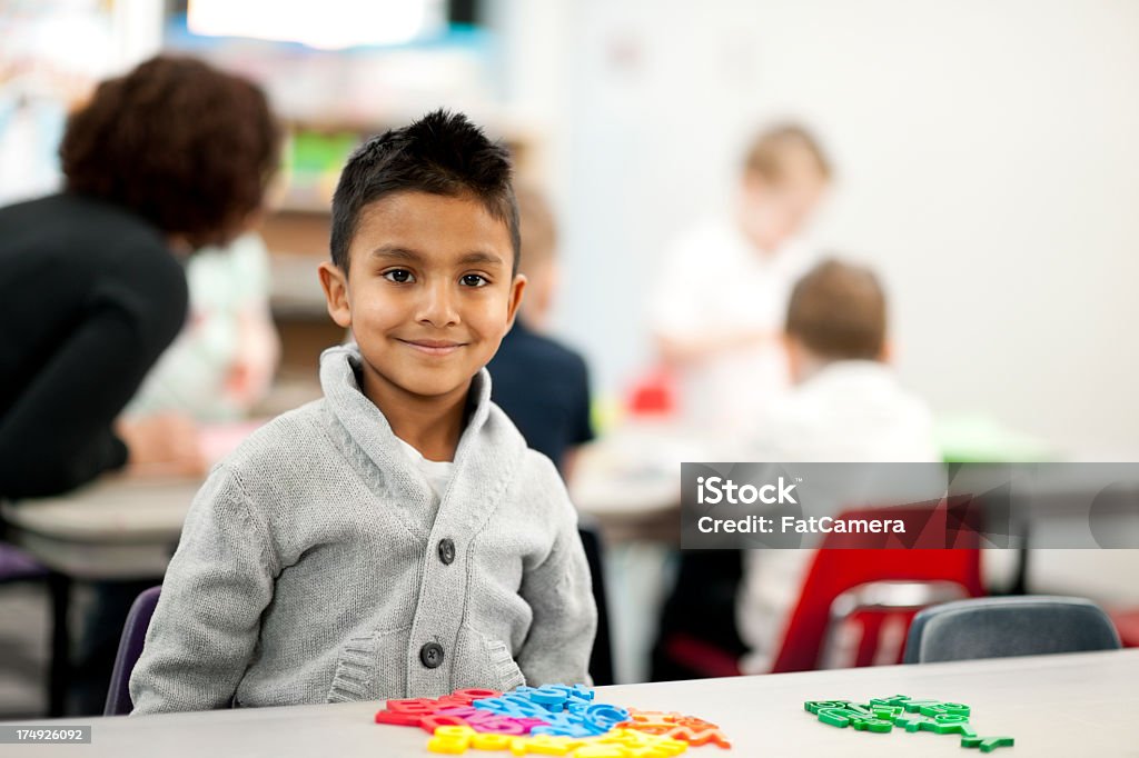 Frequentazione di comunità infantili - Foto stock royalty-free di 6-7 anni