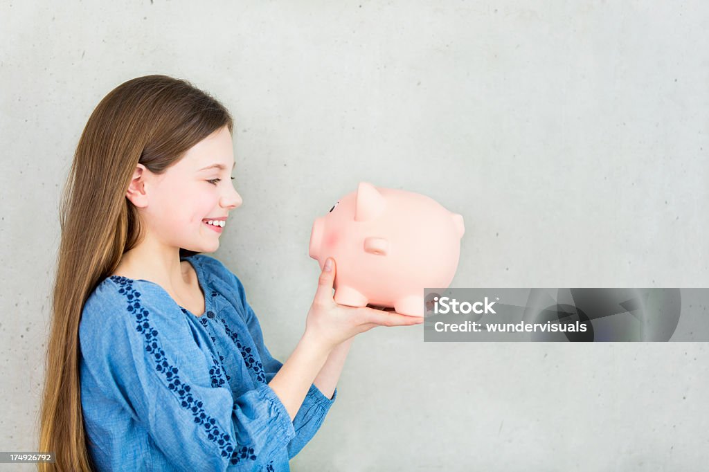 Girl looking at alcancía - Foto de stock de Adolescente libre de derechos