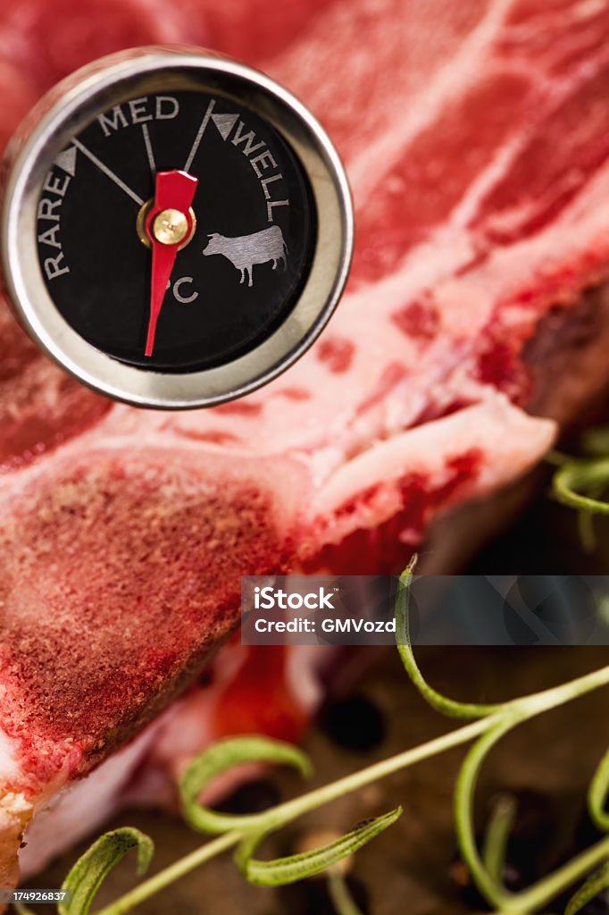 Raw T-Bone-Steak - Lizenzfrei Blutig Stock-Foto