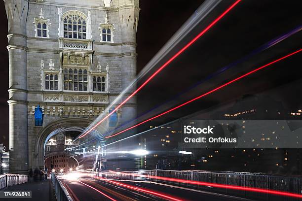 Foto de London Tower Bridge À Noite Reino Unido e mais fotos de stock de Acender - Acender, Atividade, Capitais internacionais