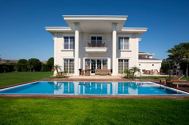 istock Beautiful villa house overlooking pool with manicured lawn 174927002