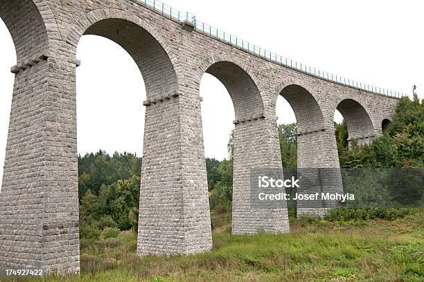 Выгнутых Железнодорожный Viaduct — стоковые фотографии и другие картинки Арка - архитектурный элемент - Арка - архитектурный элемент, Арочный мост, Архитектура